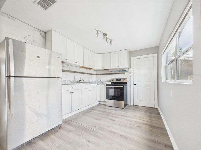 605 S DISSTON AVENUE, Tarpon Springs, FL 34689