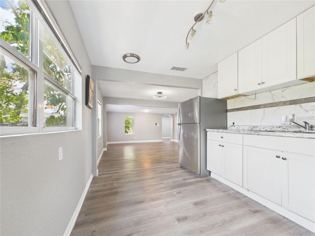 605 S DISSTON AVENUE, Tarpon Springs, FL 34689