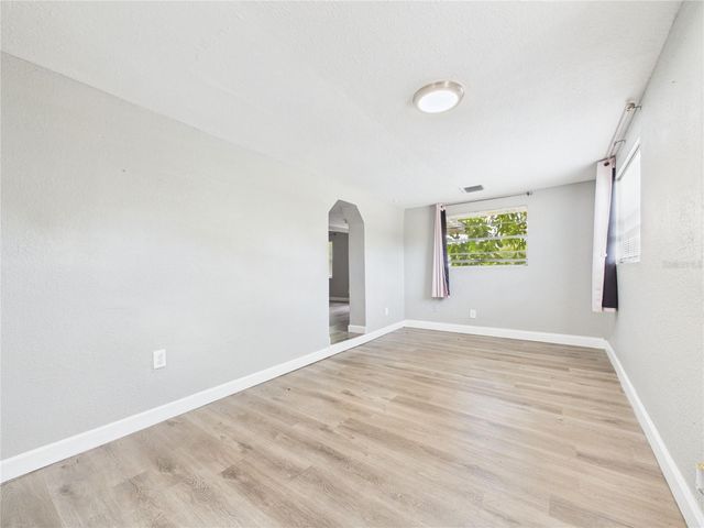 605 S DISSTON AVENUE, Tarpon Springs, FL 34689