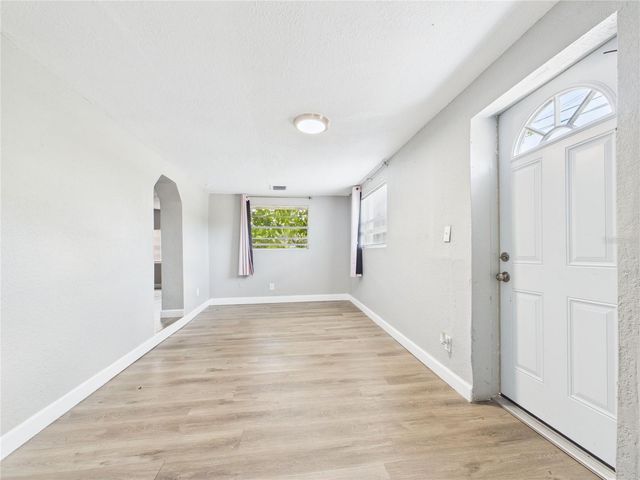 605 S DISSTON AVENUE, Tarpon Springs, FL 34689