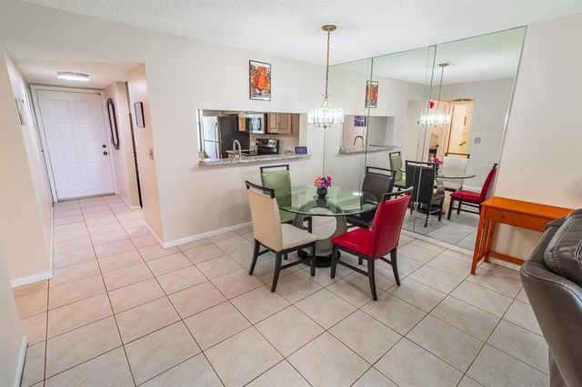 4688 Lucerne Lakes Blvd Boulevard E 104, Lake Worth, FL 33467
