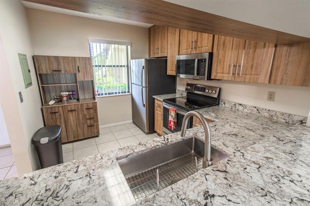 4688 Lucerne Lakes Blvd Boulevard E 104, Lake Worth, FL 33467