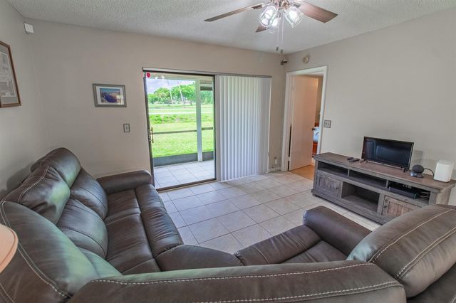 4688 Lucerne Lakes Blvd Boulevard E 104, Lake Worth, FL 33467