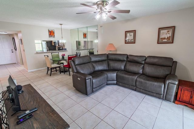 4688 Lucerne Lakes Blvd Boulevard E 104, Lake Worth, FL 33467