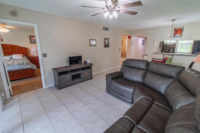 4688 Lucerne Lakes Blvd Boulevard E 104, Lake Worth, FL 33467