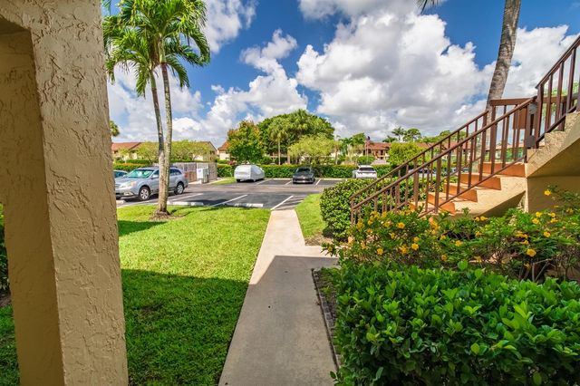 4688 Lucerne Lakes Blvd Boulevard E 104, Lake Worth, FL 33467