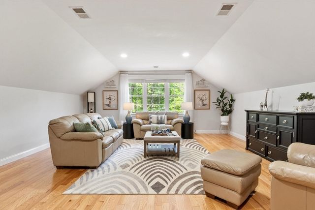 324 Old Harvard Rd, Boxborough, MA 01719