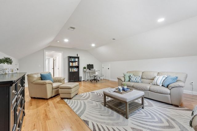 324 Old Harvard Rd, Boxborough, MA 01719