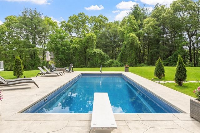 324 Old Harvard Rd, Boxborough, MA 01719