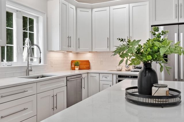 324 Old Harvard Rd, Boxborough, MA 01719