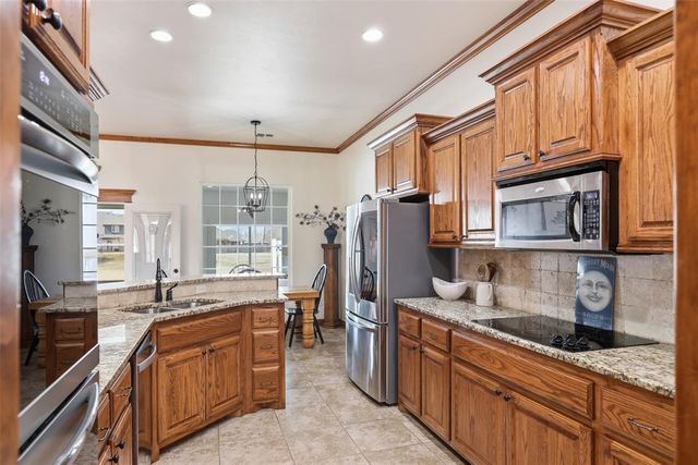 10501 Joseph Way, Yukon, OK 73099