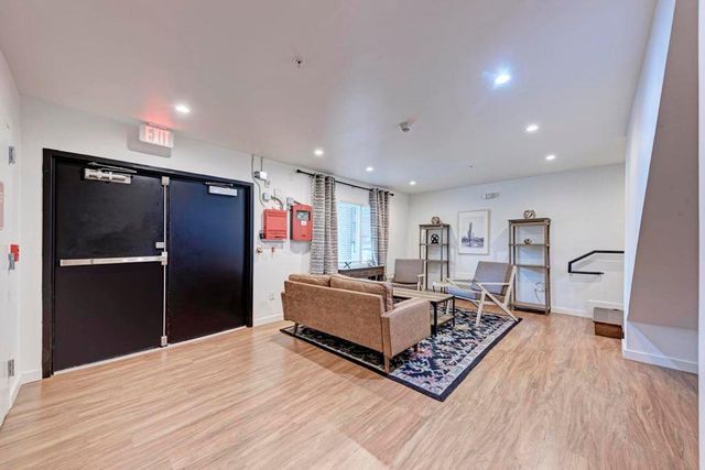 306 E 30th ST 210, Austin, TX 78705