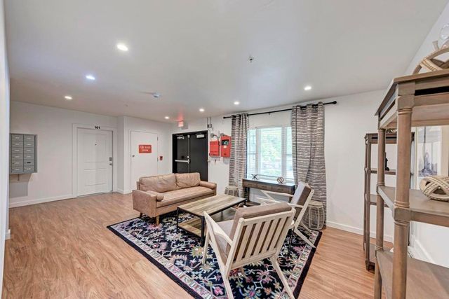 306 E 30th ST 210, Austin, TX 78705