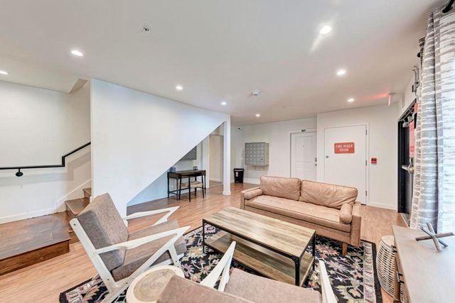 306 E 30th ST 210, Austin, TX 78705