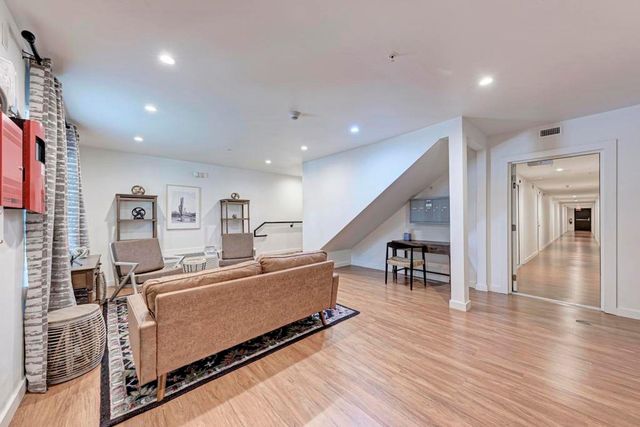 306 E 30th ST 210, Austin, TX 78705