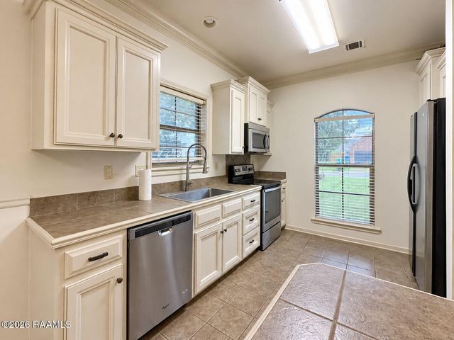 115 Fawn Lane, Broussard, LA 70518