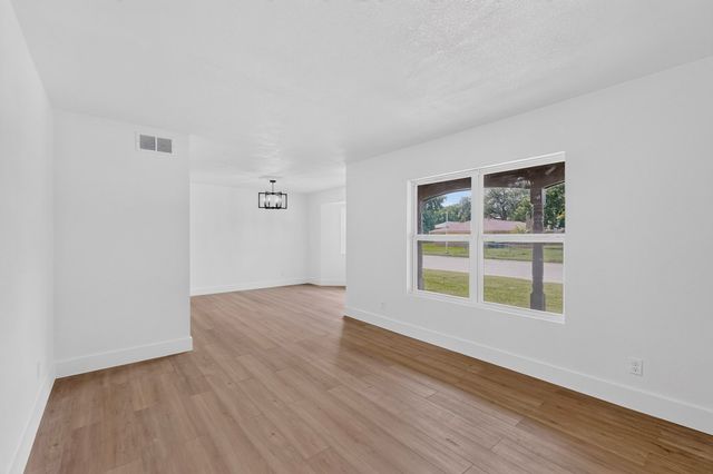 550 Glen Oaks Boulevard, Dallas, TX 75232