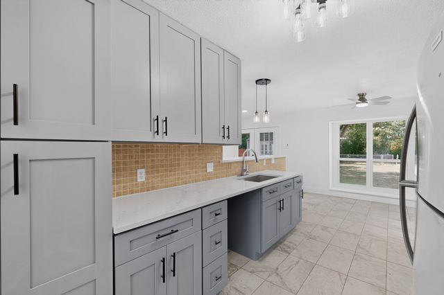 550 Glen Oaks Boulevard, Dallas, TX 75232