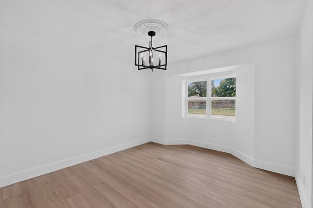 550 Glen Oaks Boulevard, Dallas, TX 75232