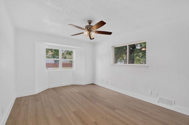 550 Glen Oaks Boulevard, Dallas, TX 75232
