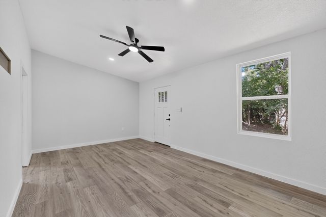 550 Glen Oaks Boulevard, Dallas, TX 75232