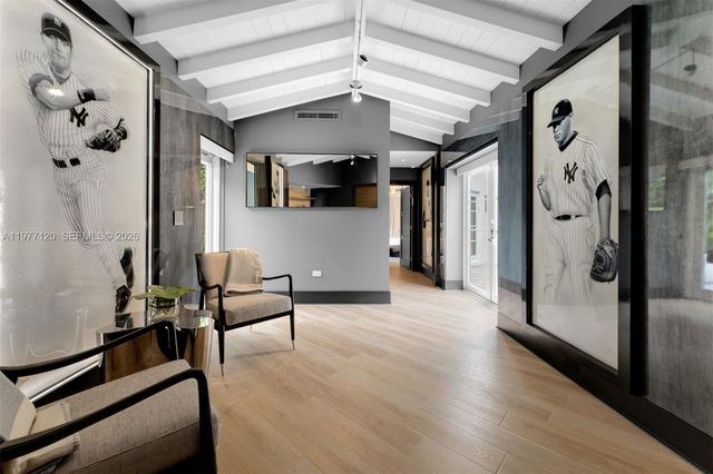 2887 Pine Tree Dr, Miami Beach, FL 33140