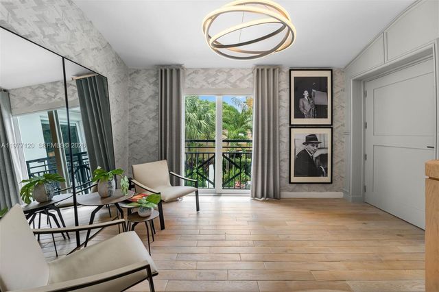 2887 Pine Tree Dr, Miami Beach, FL 33140