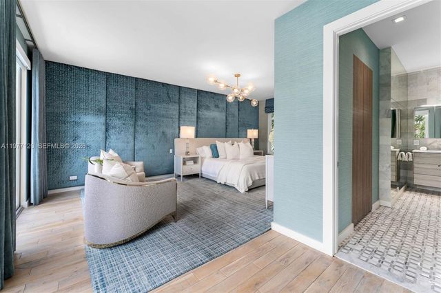 2887 Pine Tree Dr, Miami Beach, FL 33140