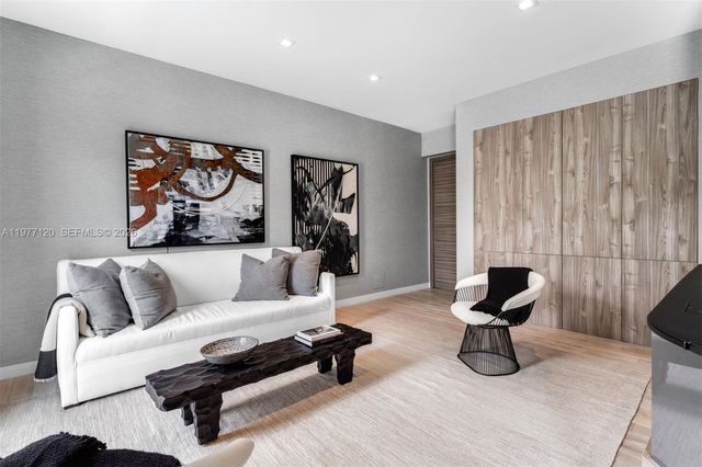 2887 Pine Tree Dr, Miami Beach, FL 33140