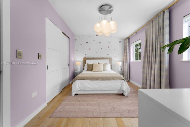 2887 Pine Tree Dr, Miami Beach, FL 33140