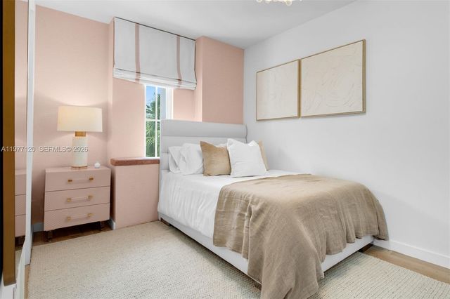 2887 Pine Tree Dr, Miami Beach, FL 33140