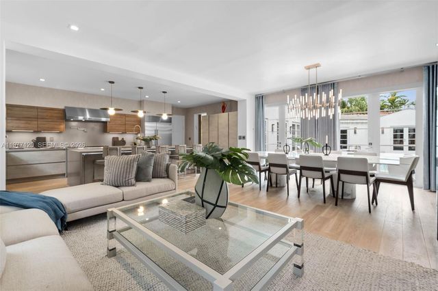 2887 Pine Tree Dr, Miami Beach, FL 33140