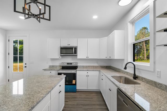 210 N Morgan Ave., Andrews, SC 29510