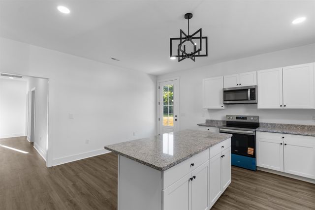 210 N Morgan Ave., Andrews, SC 29510