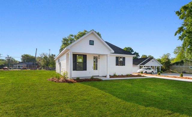 210 N Morgan Ave., Andrews, SC 29510
