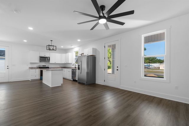 210 N Morgan Ave., Andrews, SC 29510