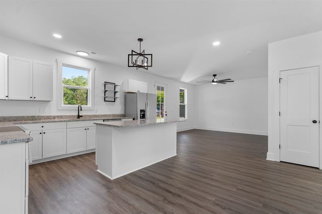 210 N Morgan Ave., Andrews, SC 29510
