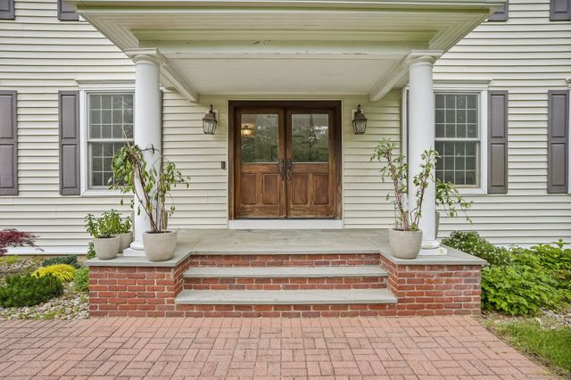 22 Woodbine Road, Woodbridge, CT 06525