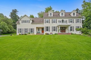 22 Woodbine Road, Woodbridge, CT 06525