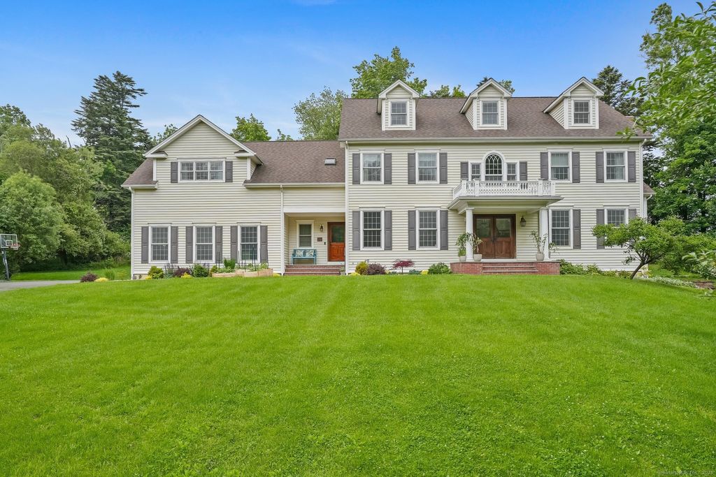 22 Woodbine Road, Woodbridge, CT 06525
