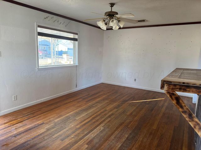 419 E Cheyenne Avenue, Canadian, TX 79014