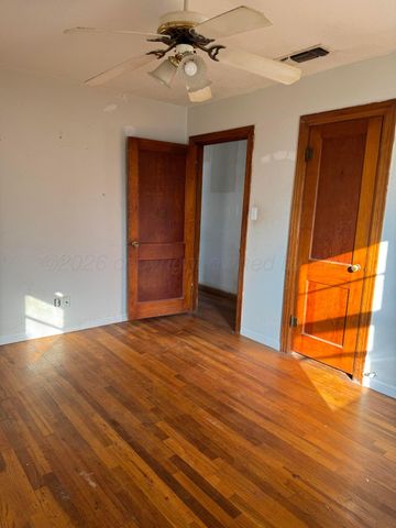 419 E Cheyenne Avenue, Canadian, TX 79014