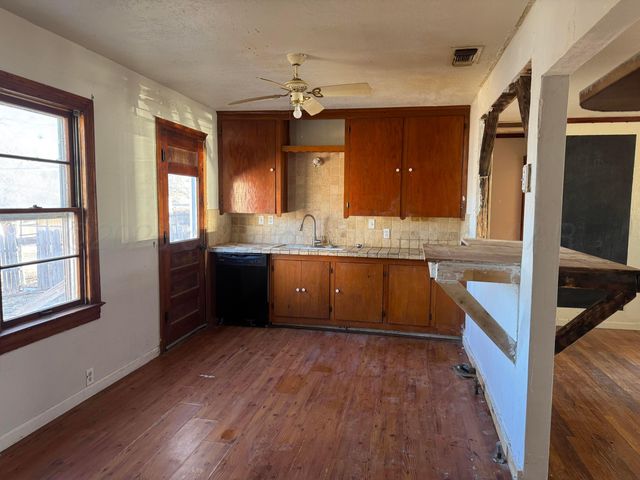 419 E Cheyenne Avenue, Canadian, TX 79014