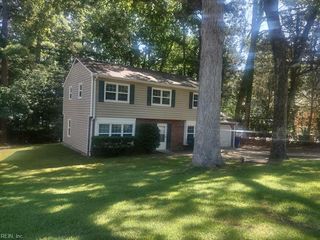 94 Rexford DR, Newport News, VA 23608