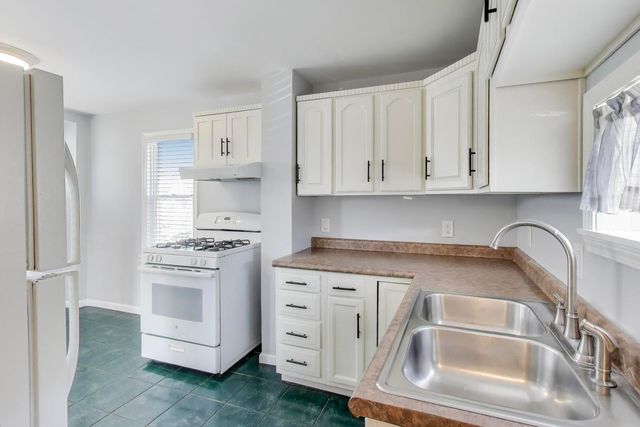 764 2nd Avenue, Aurora, IL 60505