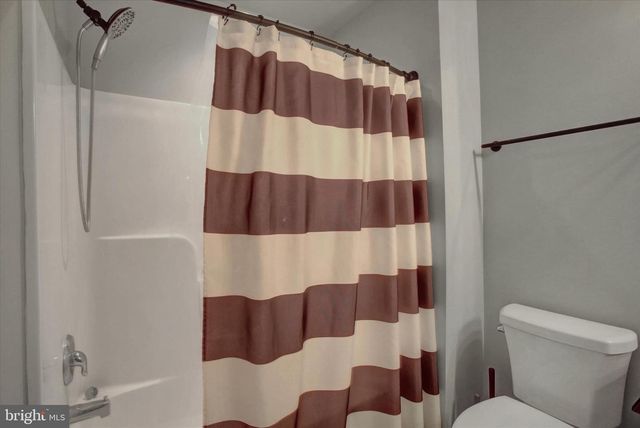 3751 ROLLING HILLS DR, Greencastle, PA 17225