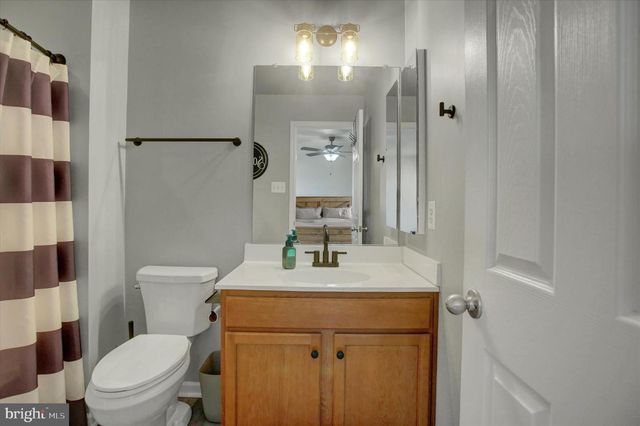 3751 ROLLING HILLS DR, Greencastle, PA 17225