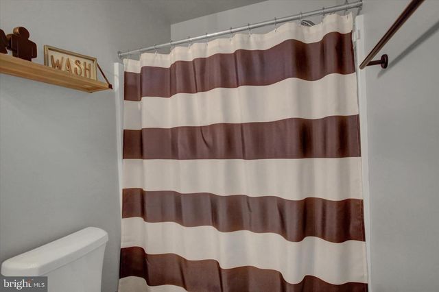 3751 ROLLING HILLS DR, Greencastle, PA 17225