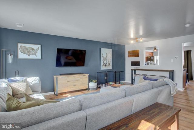 3751 ROLLING HILLS DR, Greencastle, PA 17225