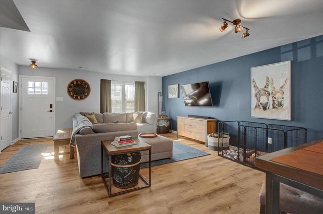 3751 ROLLING HILLS DR, Greencastle, PA 17225